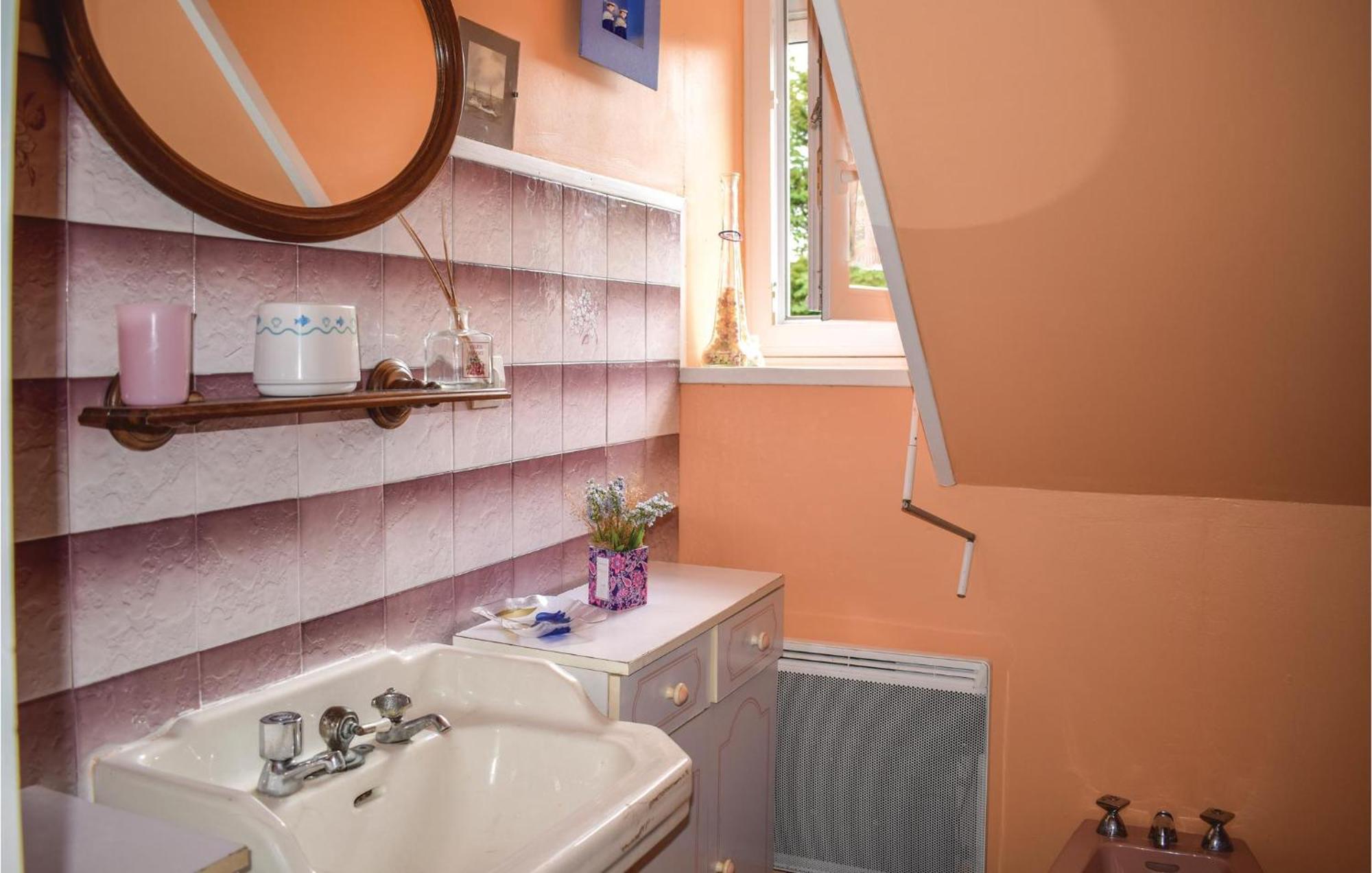 Lovely Home In Le Faouet With Kitchen Exteriér fotografie