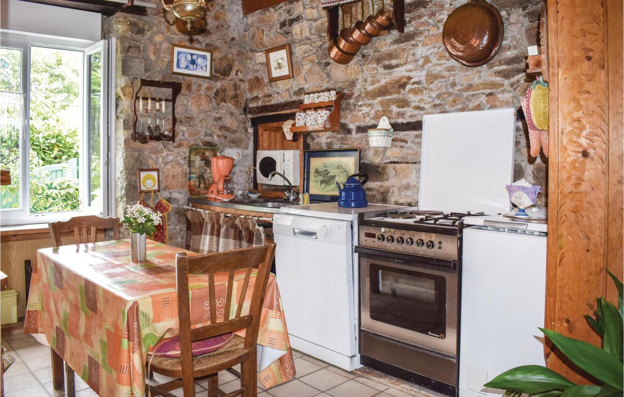 Lovely Home In Le Faouet With Kitchen Exteriér fotografie